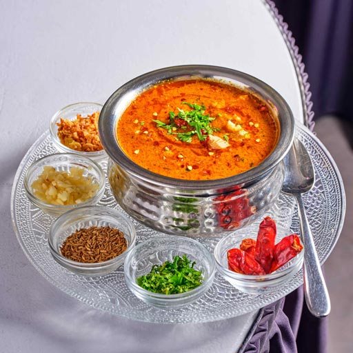lamp_roganjosh_uber_eats_india_village_restaurant_interlaken_april26_hurrah_fotografie_0206