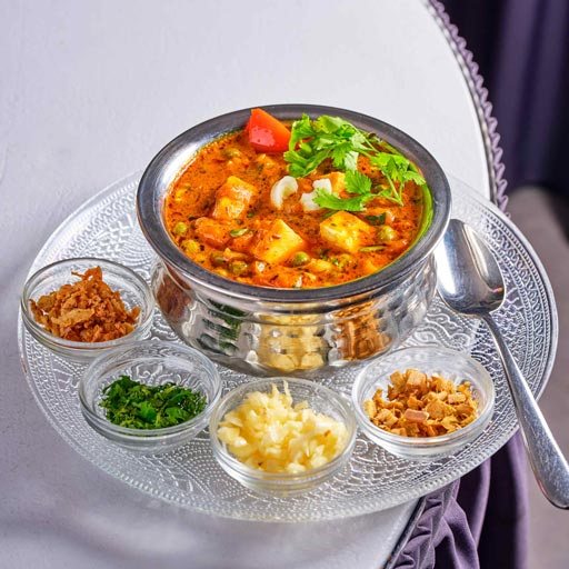 mattar_paneer_uber_eats_india_village_restaurant_interlaken_april26_hurrah_fotografie_0187